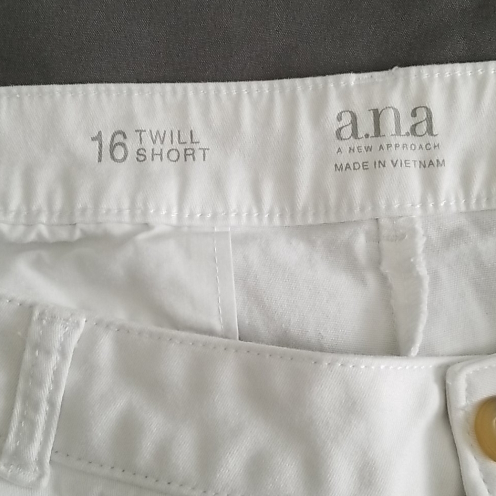 Shorts - Picture 5 of 5